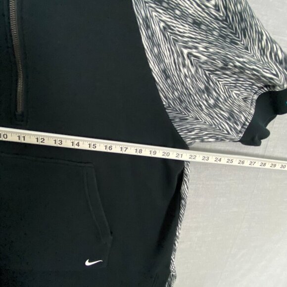Nike N7 Short Sleeve Hoodie Patterned Kangaroo Pocket - Picture 2 of 11